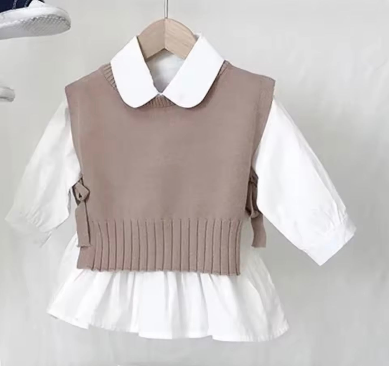 Knitted vest & blouse
