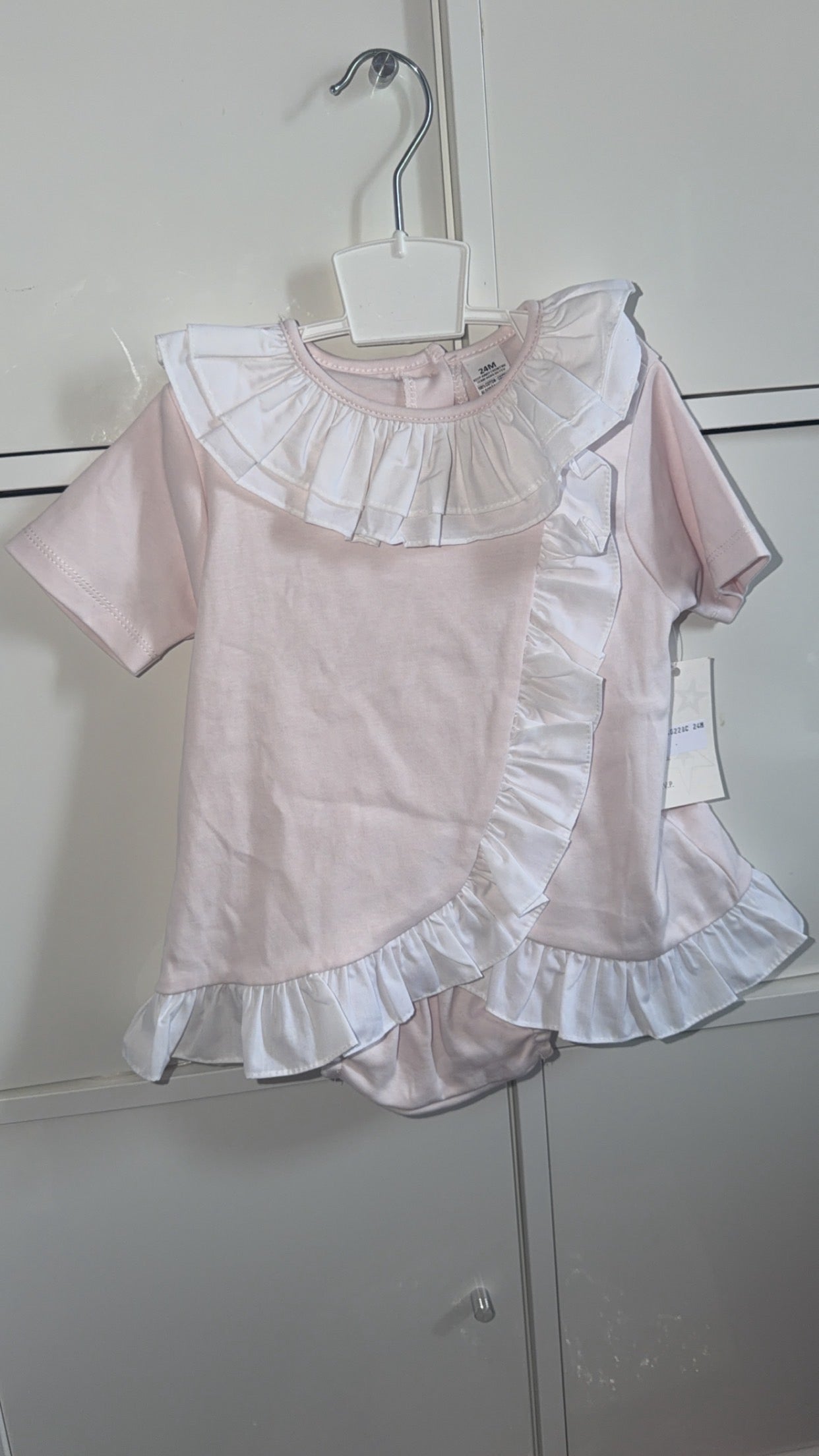 Pink frilly dress 🩷