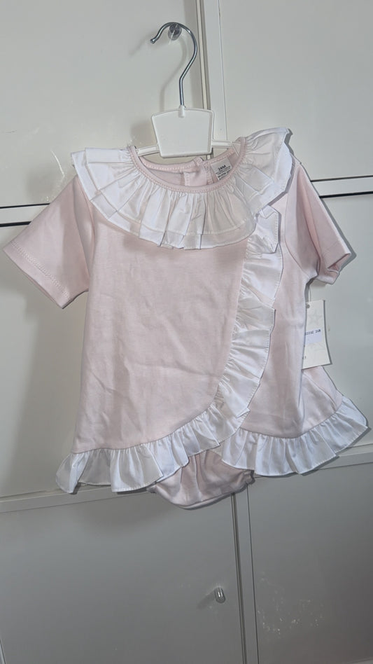 Pink frilly dress 🩷